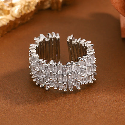 Exaggerated design ring