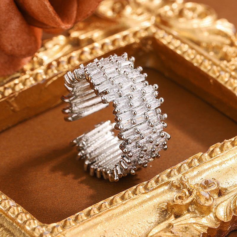Exaggerated design ring
