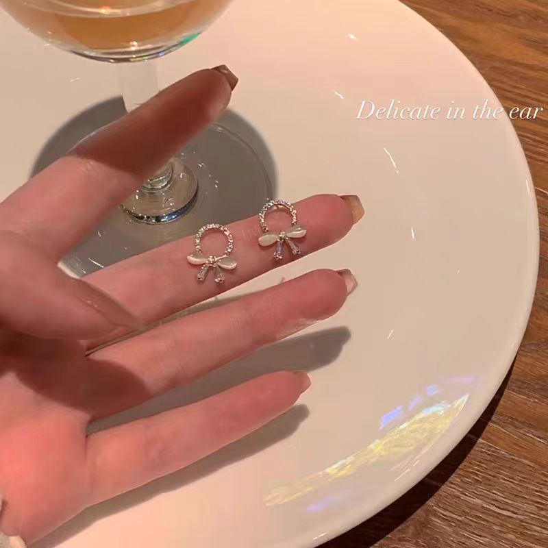 Cat's Eye Bow Earrings