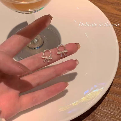 Cat's Eye Bow Earrings