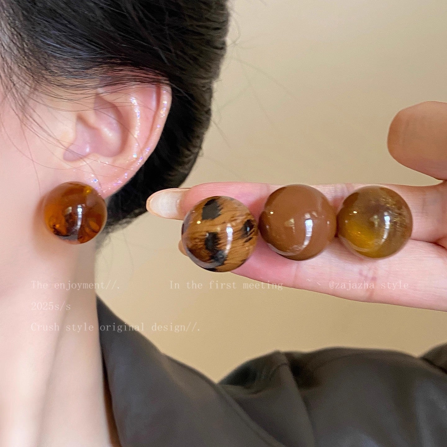 Coffee-colored/Brown Meru earrings
